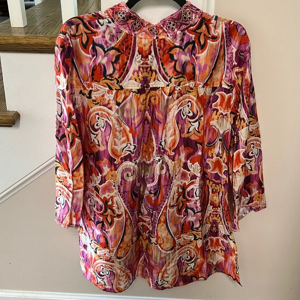 Chico's Watercolor Stunning lightweight tunic - Picture 12 of 16